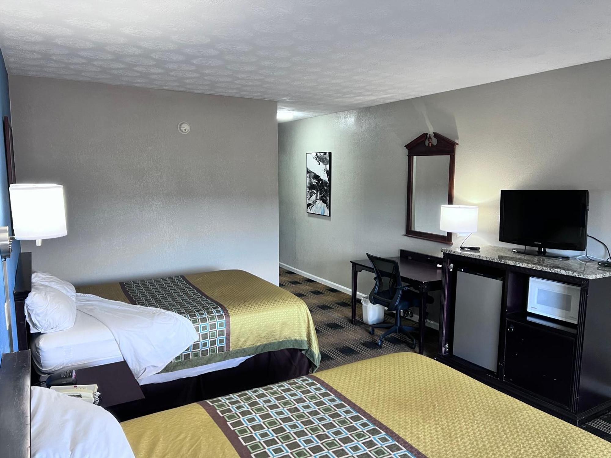 Budgetel Inn & Suites Диллард Экстерьер фото