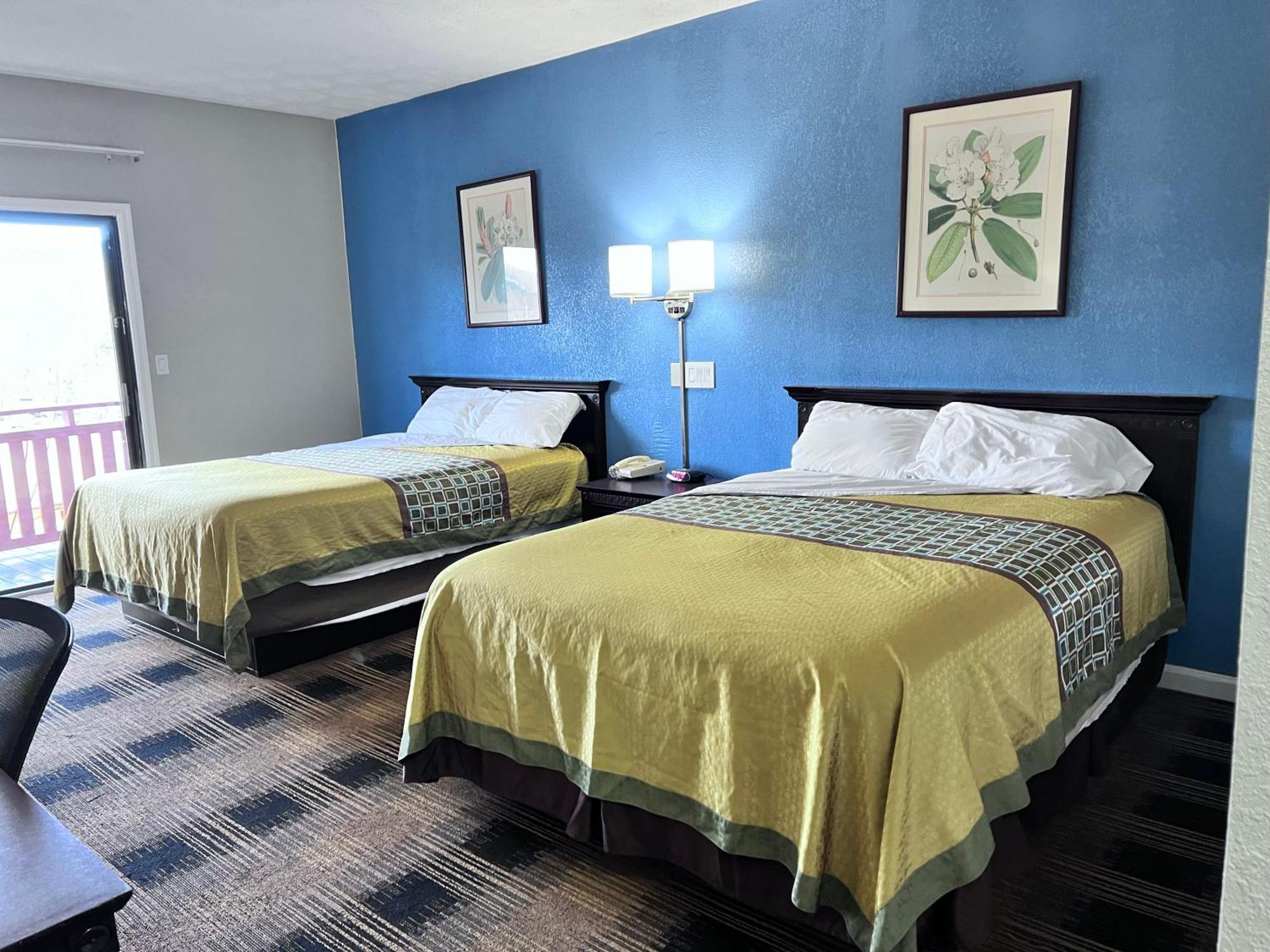 Budgetel Inn & Suites Диллард Экстерьер фото