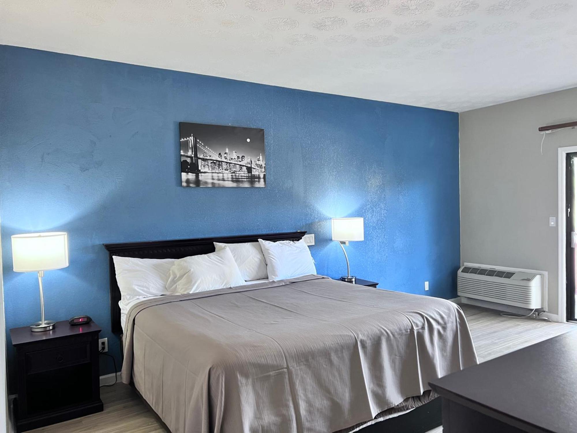 Budgetel Inn & Suites Диллард Экстерьер фото