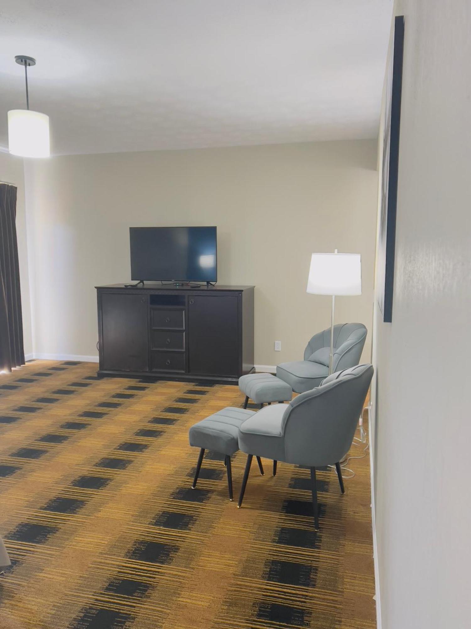 Budgetel Inn & Suites Диллард Экстерьер фото
