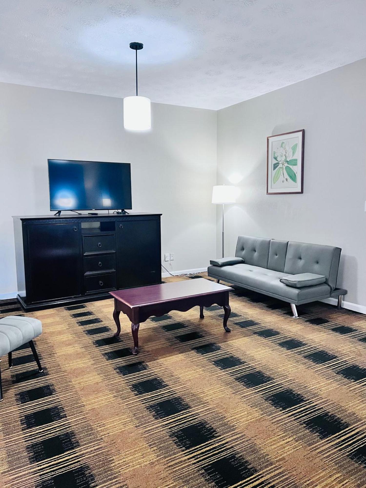 Budgetel Inn & Suites Диллард Экстерьер фото