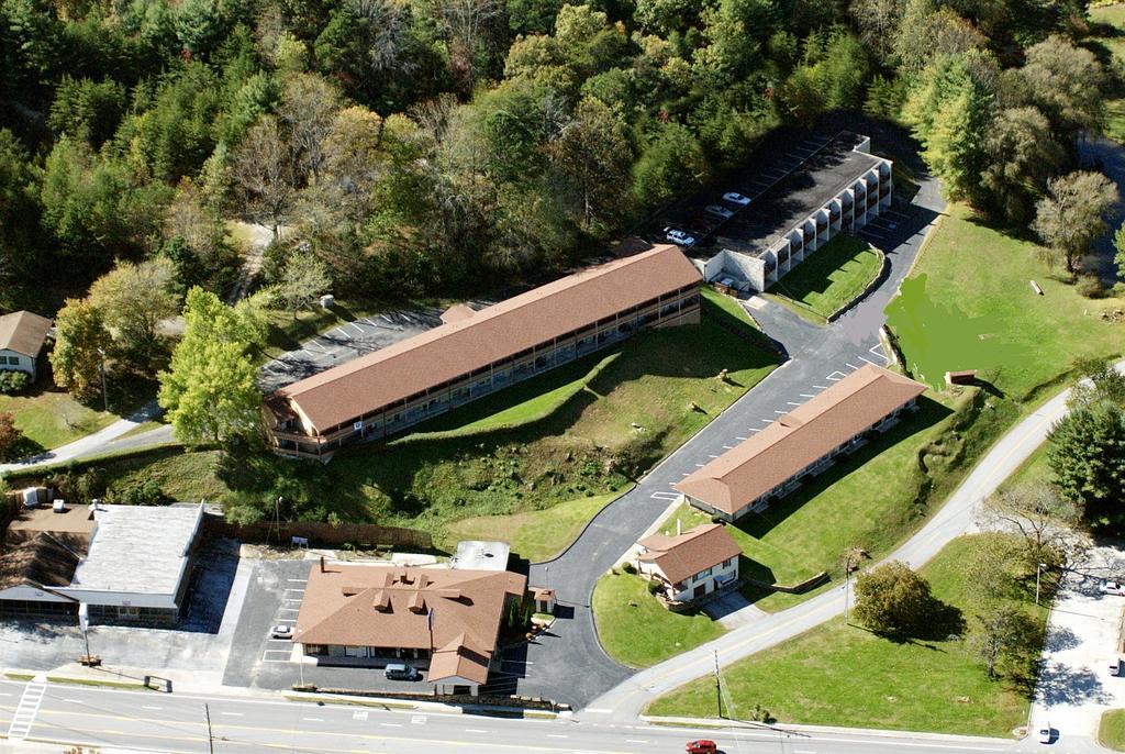 Budgetel Inn & Suites Диллард Экстерьер фото